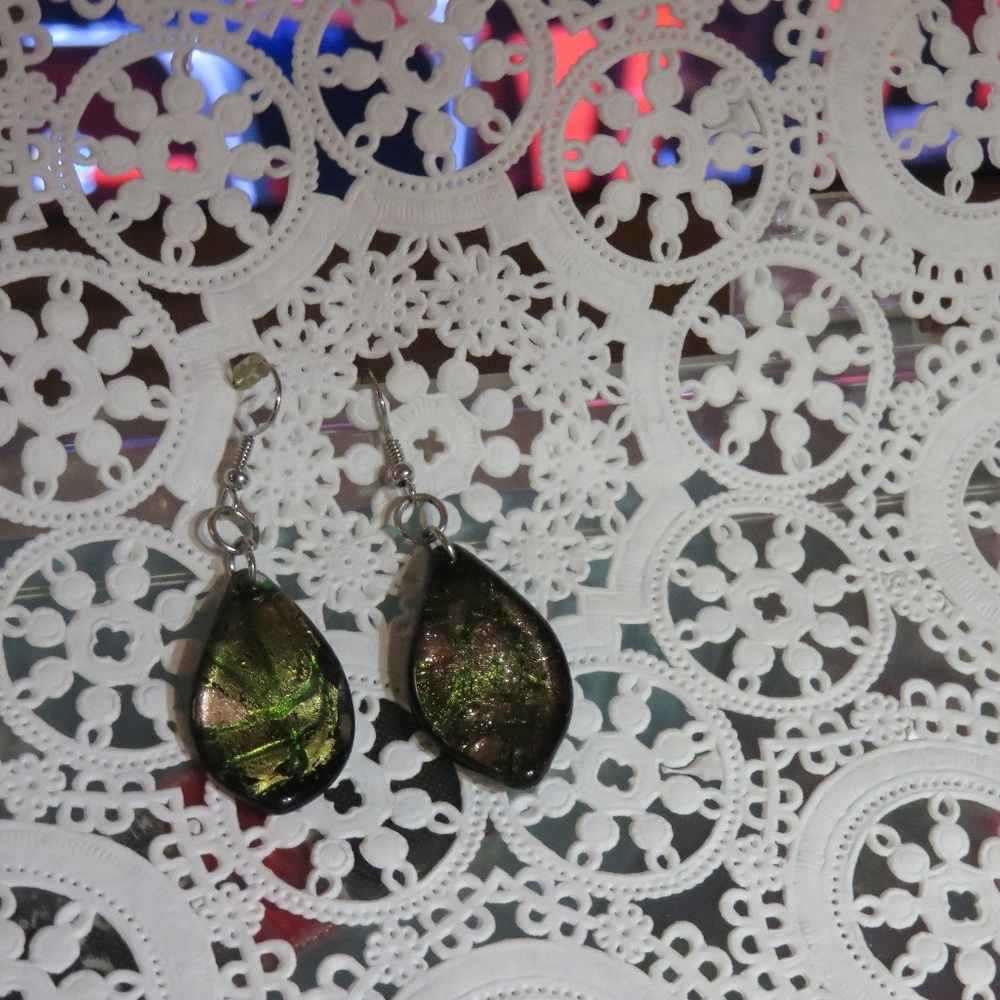 Costume jewelry Green glass drop pierced earrings